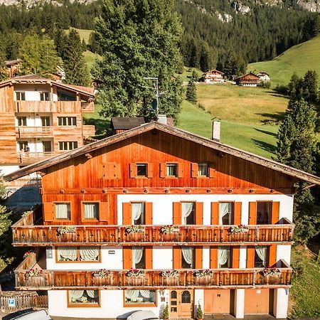 Casa Nives Hotel La Villa  Buitenkant foto