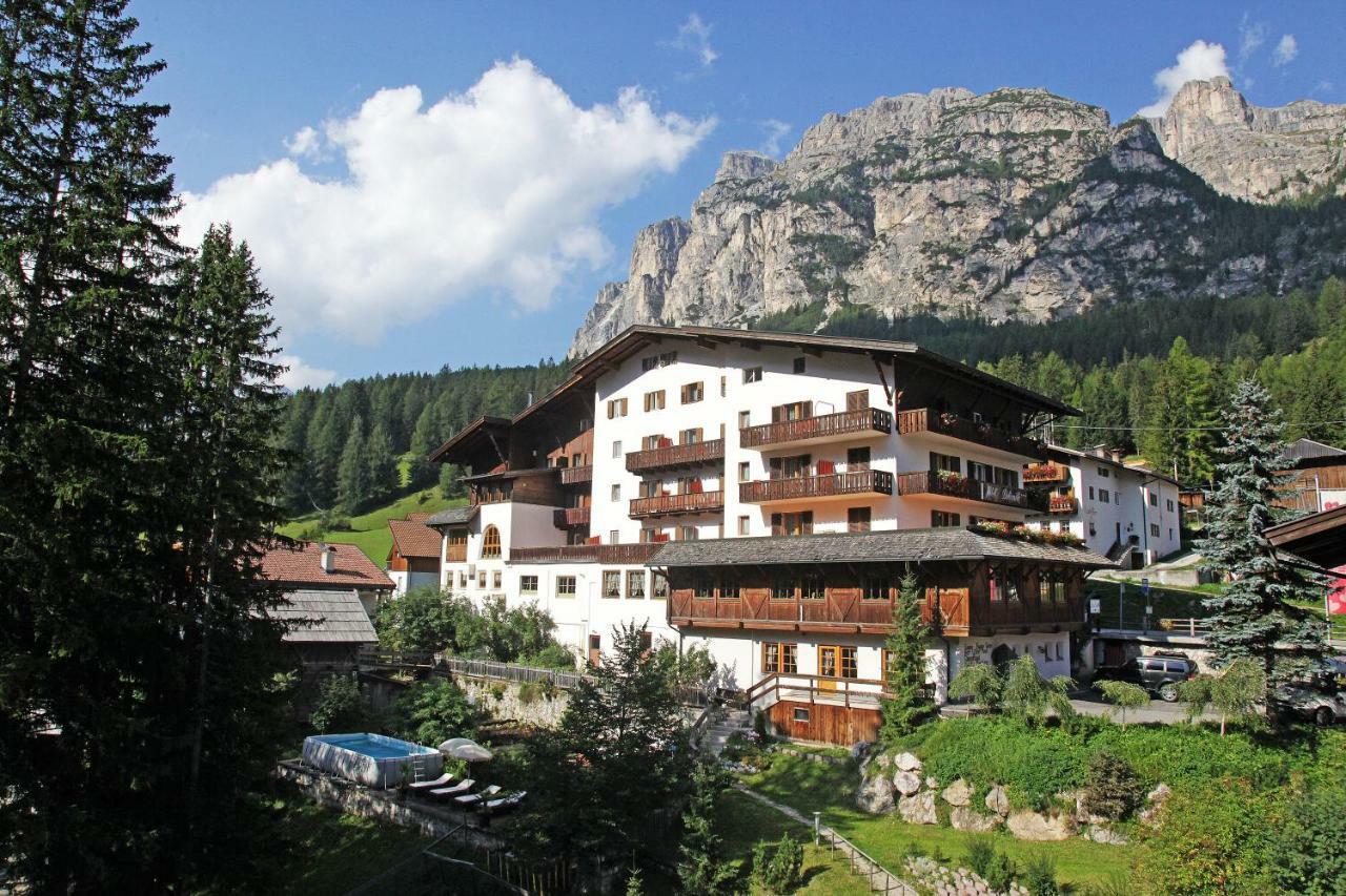 Casa Nives Hotel La Villa  Buitenkant foto
